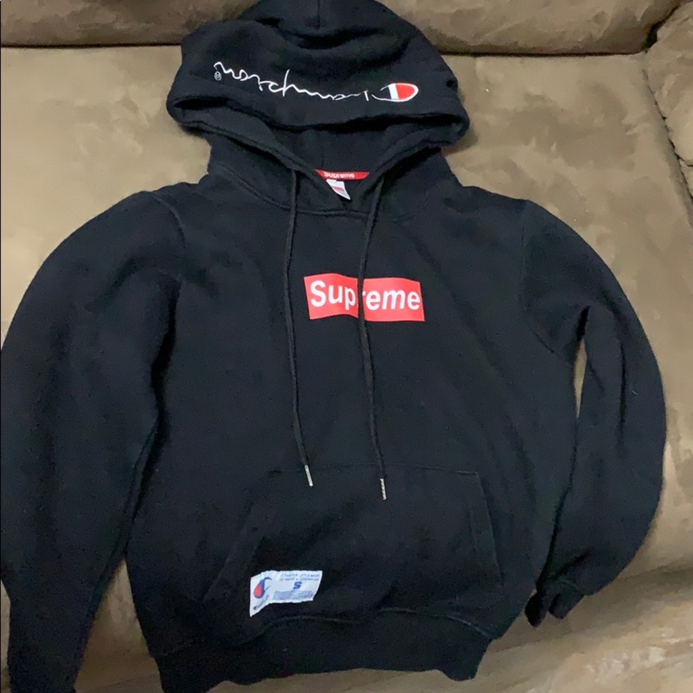Supreme sweatshirt